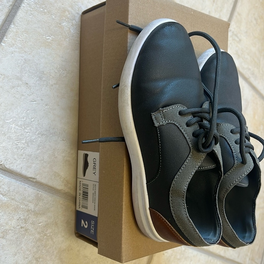 Steve Madden kids dress shoes Size 2